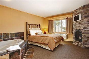 Whitefish Lodge And Suites Cross Lake Exteriör bild