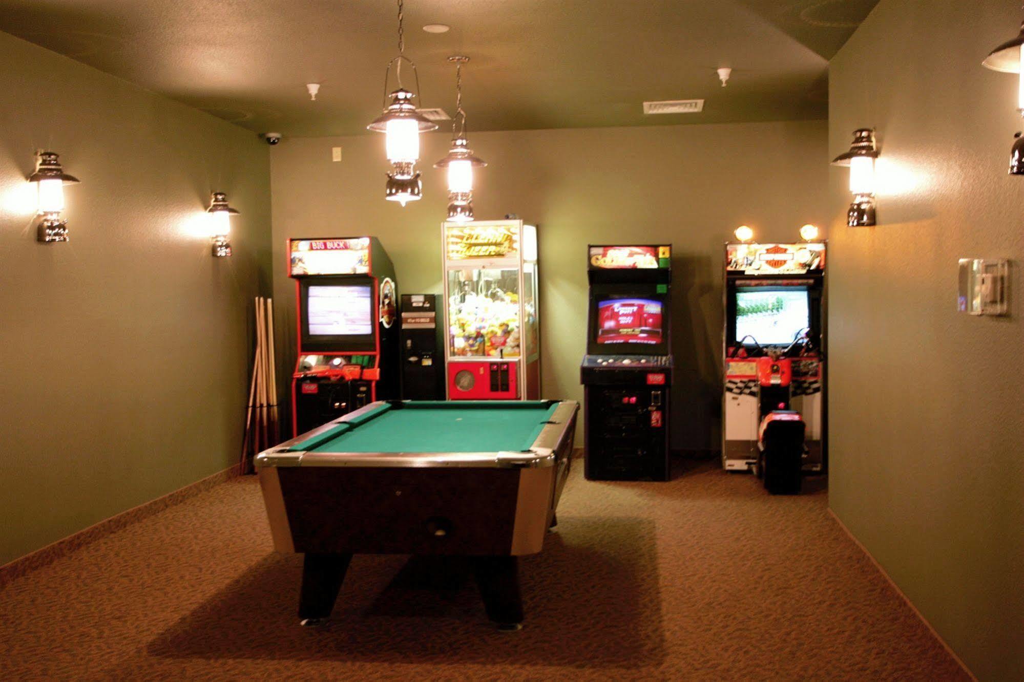 Whitefish Lodge And Suites Cross Lake Exteriör bild